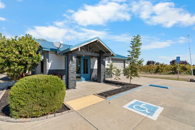 6539 E Peltier Rd, Acampo, CA 95220