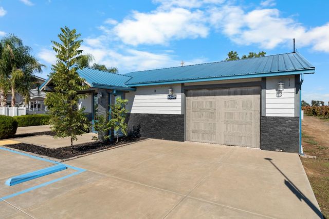 6539 E Peltier Rd, Acampo, CA 95220