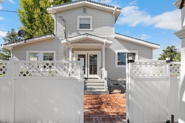 6539 E Peltier Rd, Acampo, CA 95220