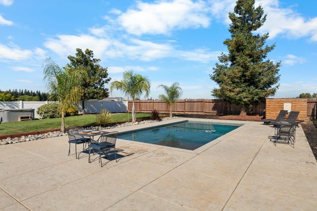 6539 E Peltier Rd, Acampo, CA 95220