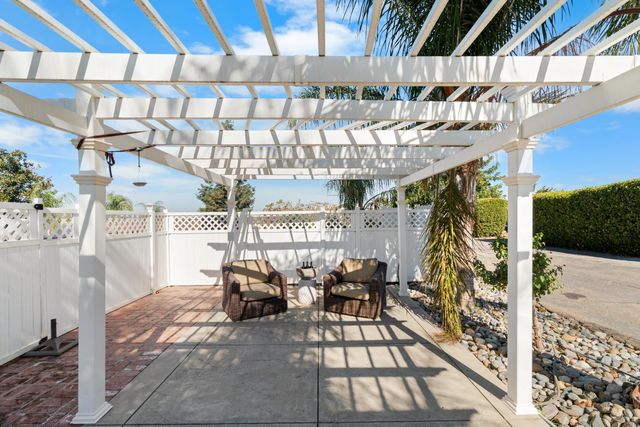 6539 E Peltier Rd, Acampo, CA 95220