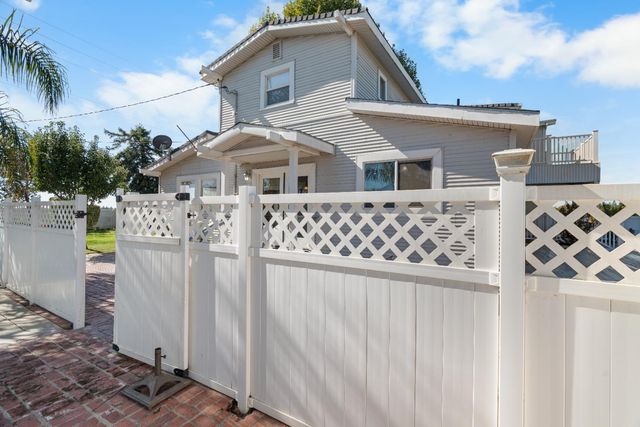 6539 E Peltier Rd, Acampo, CA 95220