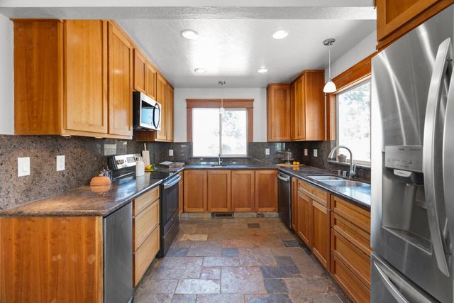 6539 E Peltier Rd, Acampo, CA 95220