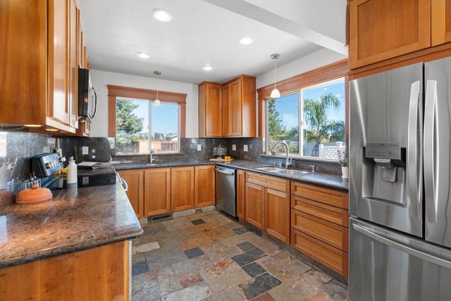 6539 E Peltier Rd, Acampo, CA 95220