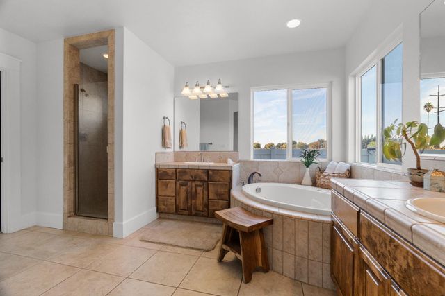 6539 E Peltier Rd, Acampo, CA 95220