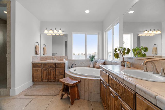 6539 E Peltier Rd, Acampo, CA 95220