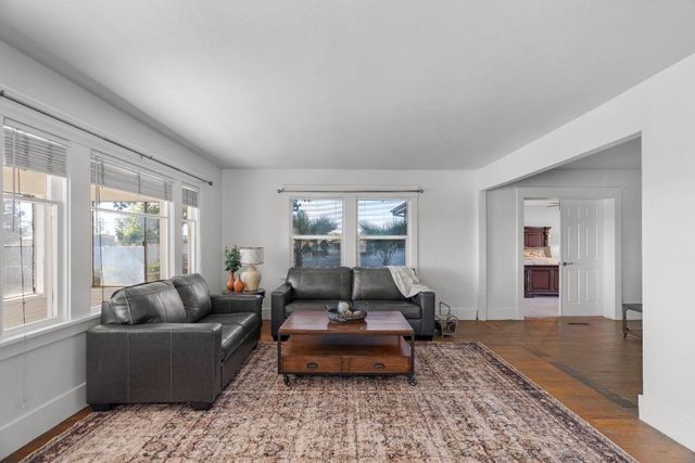 6539 E Peltier Rd, Acampo, CA 95220