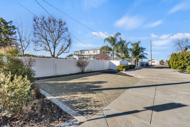 6539 E Peltier Rd, Acampo, CA 95220