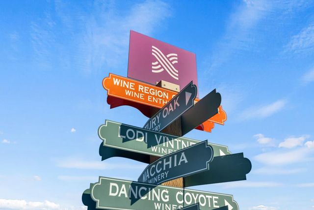 6539 E Peltier Rd, Acampo, CA 95220