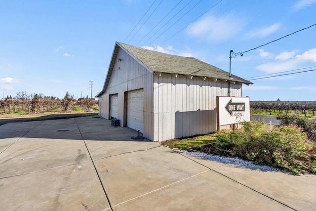 6539 E Peltier Rd, Acampo, CA 95220