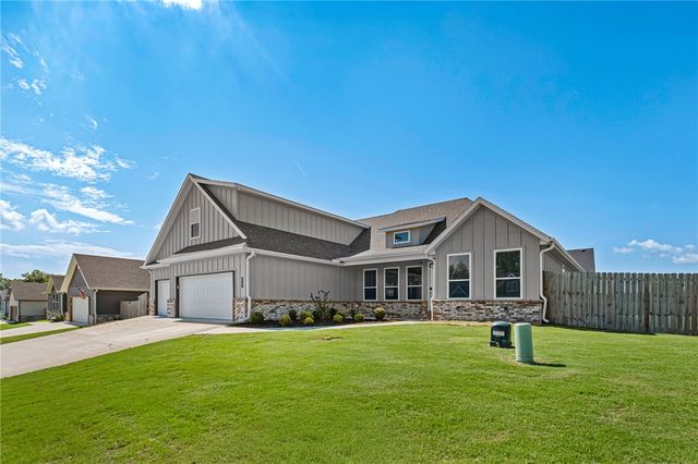 823 Mueller Way, Prairie Grove, AR 72753