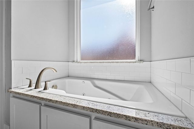 823 Mueller Way, Prairie Grove, AR 72753
