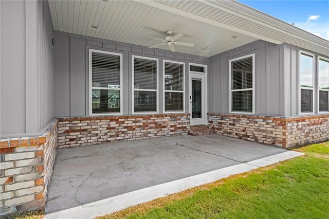 823 Mueller Way, Prairie Grove, AR 72753