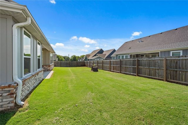 823 Mueller Way, Prairie Grove, AR 72753