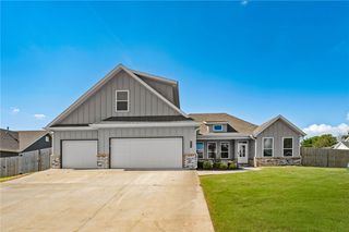 823 Mueller Way, Prairie Grove, AR 72753