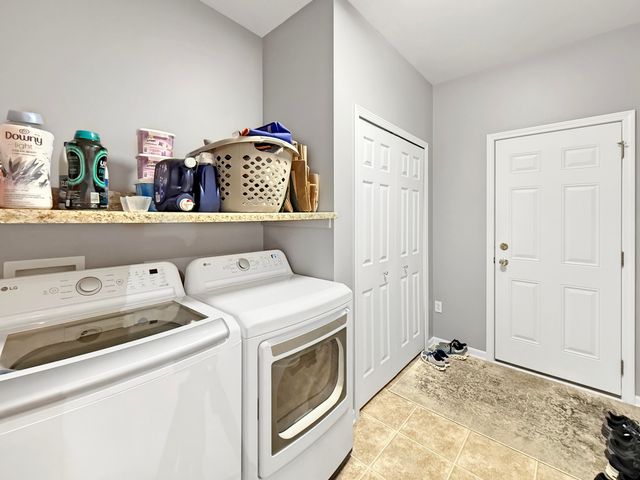 8709 Lake Hills Drive, St. John, IN 46373