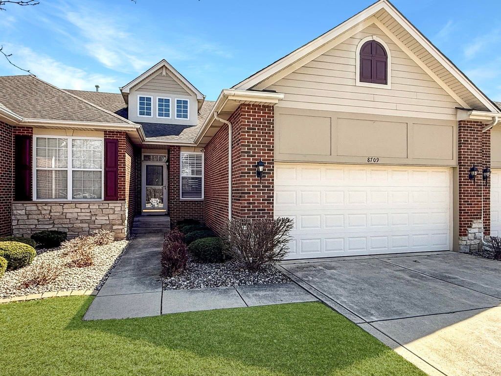 8709 Lake Hills Drive, St. John, IN 46373