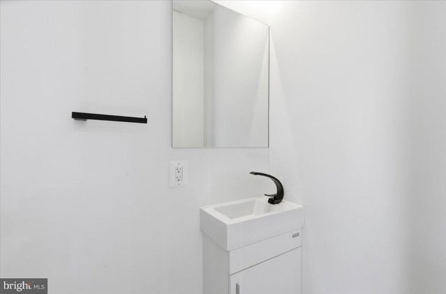1168 ABBEY PL NE, Washington, DC 20002
