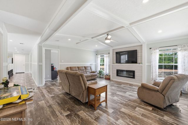 132 LAKE LUCY Court, Interlachen, FL 32148
