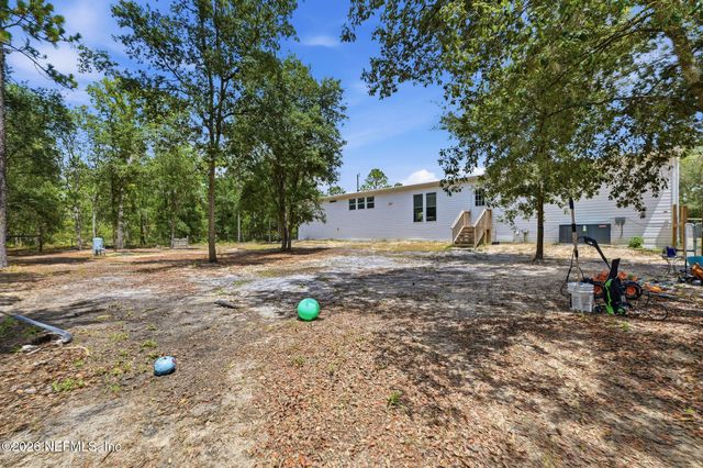 132 LAKE LUCY Court, Interlachen, FL 32148