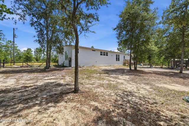 132 LAKE LUCY Court, Interlachen, FL 32148