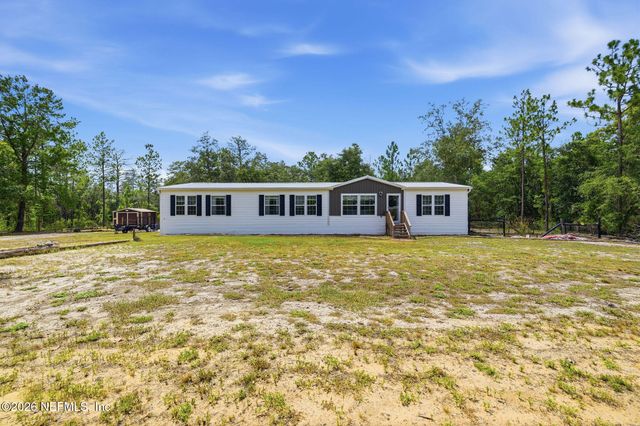 132 LAKE LUCY Court, Interlachen, FL 32148