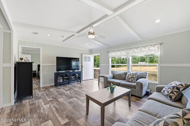 132 LAKE LUCY Court, Interlachen, FL 32148
