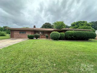 2128 Senior Drive, Charlotte, NC 28216