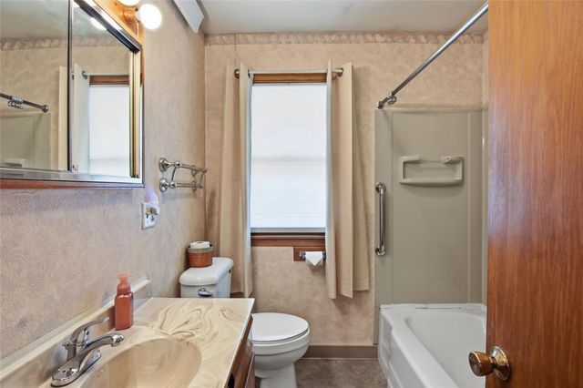 1290 County Road F, Eau Claire, WI 54703