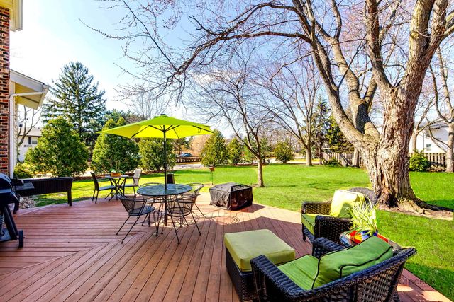 2042 S Goebbert Road, Arlington Heights, IL 60005