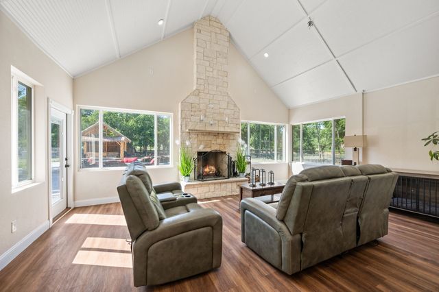 1216 West Road, Waxahachie, TX 75165