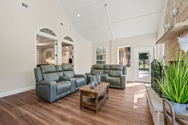 1216 West Road, Waxahachie, TX 75165