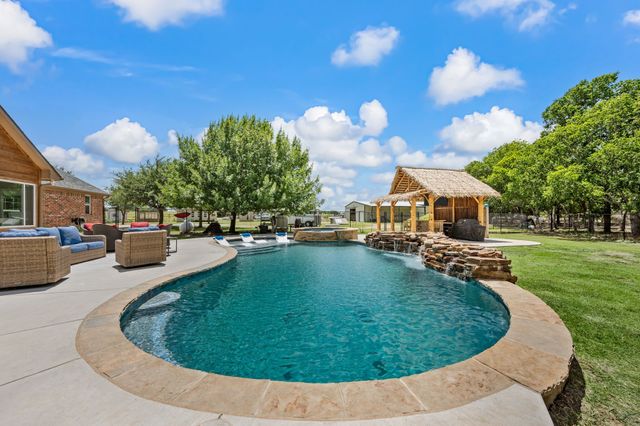 1216 West Road, Waxahachie, TX 75165