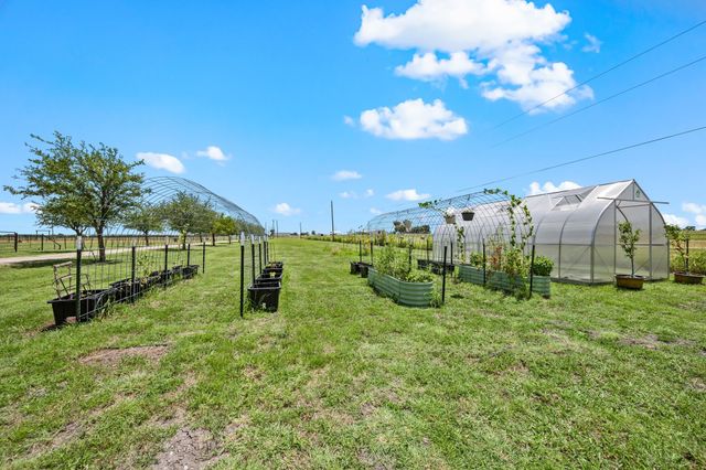 1216 West Road, Waxahachie, TX 75165