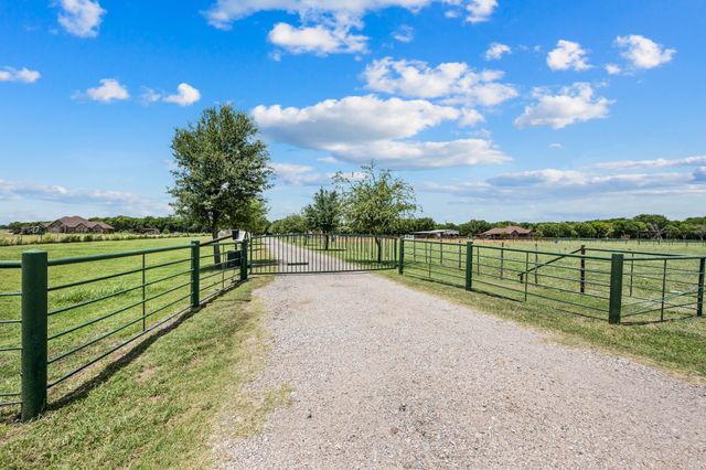 1216 West Road, Waxahachie, TX 75165