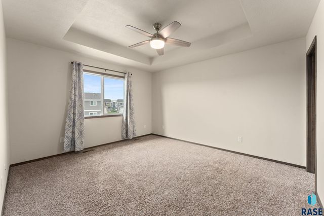 4418 E Whisper Ridge Pl, Sioux Falls, SD 57108
