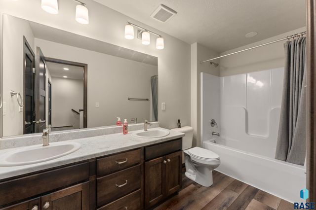 4418 E Whisper Ridge Pl, Sioux Falls, SD 57108