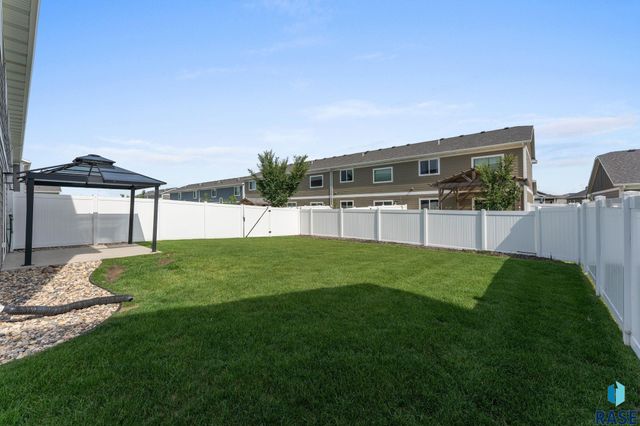 4418 E Whisper Ridge Pl, Sioux Falls, SD 57108