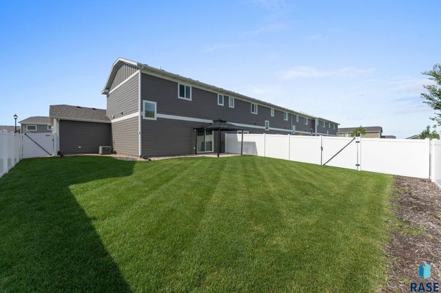 4418 E Whisper Ridge Pl, Sioux Falls, SD 57108