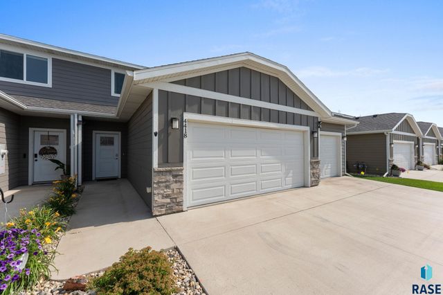 4418 E Whisper Ridge Pl, Sioux Falls, SD 57108