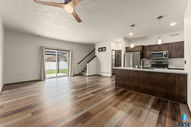 4418 E Whisper Ridge Pl, Sioux Falls, SD 57108
