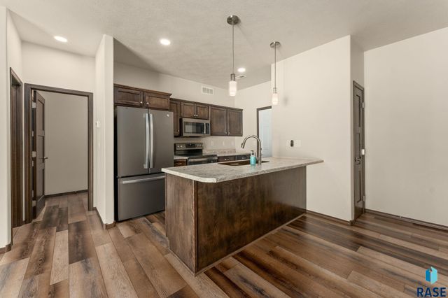 4418 E Whisper Ridge Pl, Sioux Falls, SD 57108
