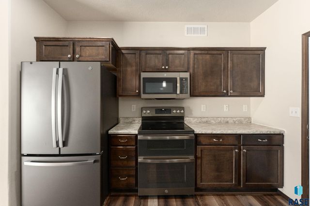 4418 E Whisper Ridge Pl, Sioux Falls, SD 57108