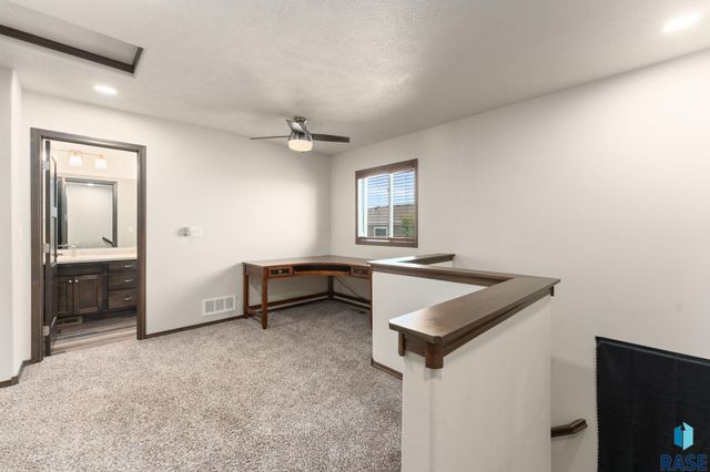 4418 E Whisper Ridge Pl, Sioux Falls, SD 57108