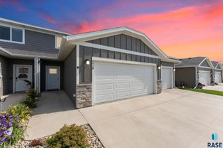 4418 E Whisper Ridge Pl, Sioux Falls, SD 57108