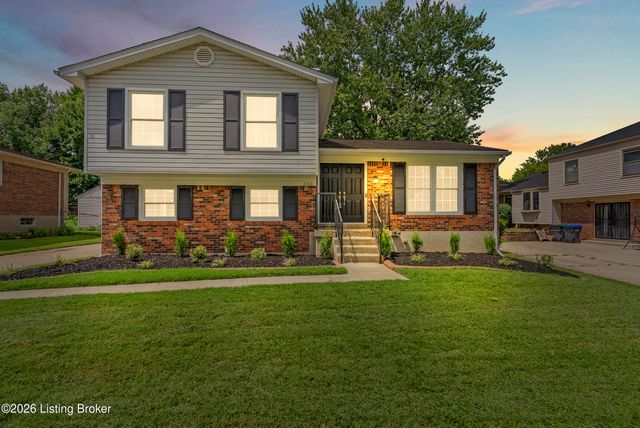 8308 Daverman Dr, Louisville, KY 40228