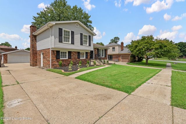 8308 Daverman Dr, Louisville, KY 40228