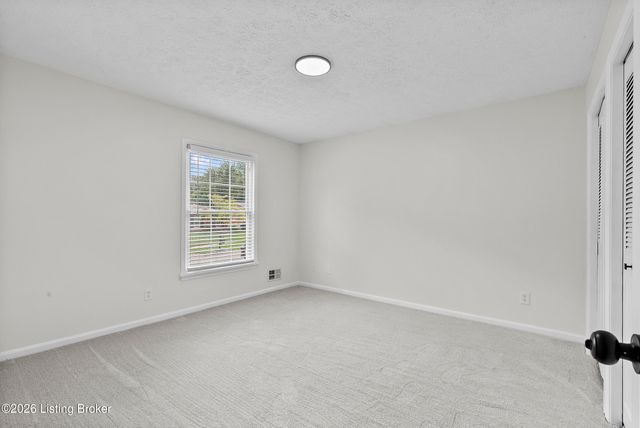 8308 Daverman Dr, Louisville, KY 40228