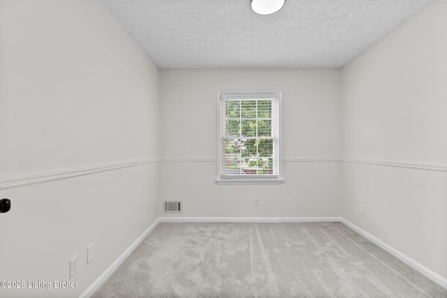 8308 Daverman Dr, Louisville, KY 40228