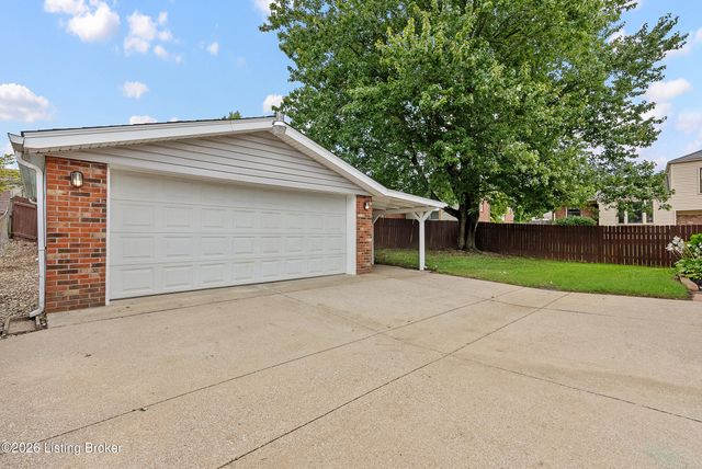 8308 Daverman Dr, Louisville, KY 40228